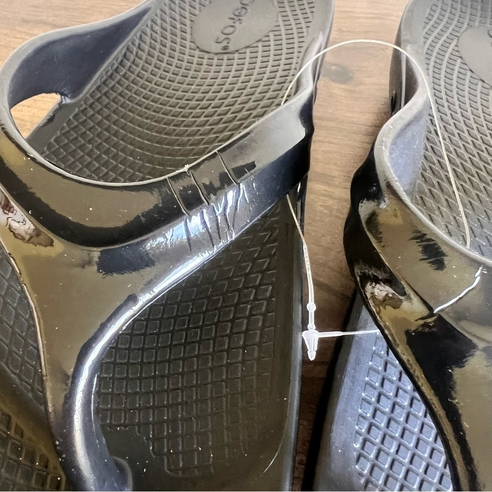 Oofos OOLaLa Women's Black Recovery Sandal Size 10 - Picture 4 of 8
